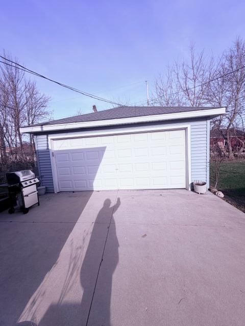 3339 6th Avenue Racine, WI 53402 - Photo 3 of 20 2 car garage