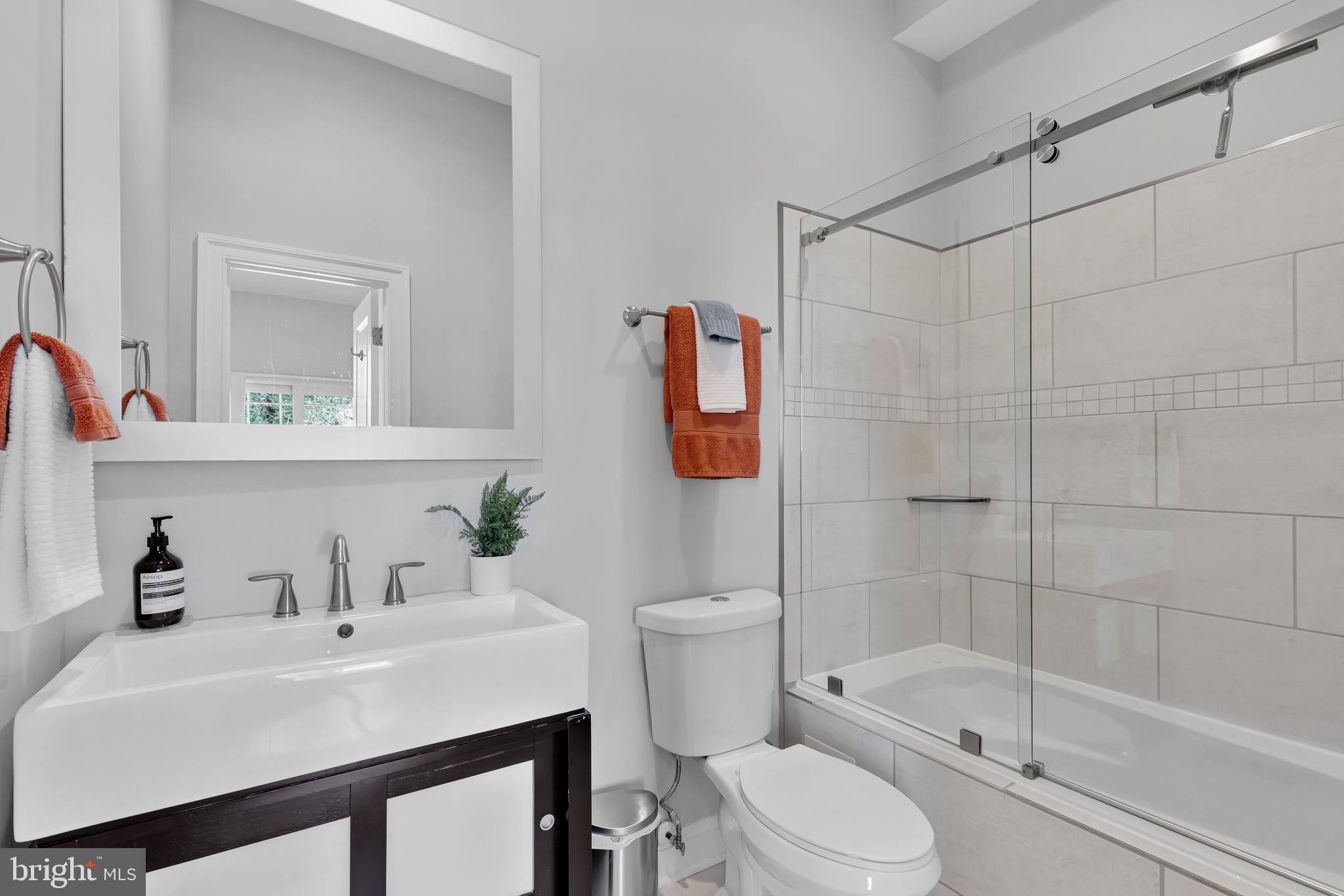 151 V Street Northwest, Unit 1 Washington, DC 20001 - Photo 19 of 34