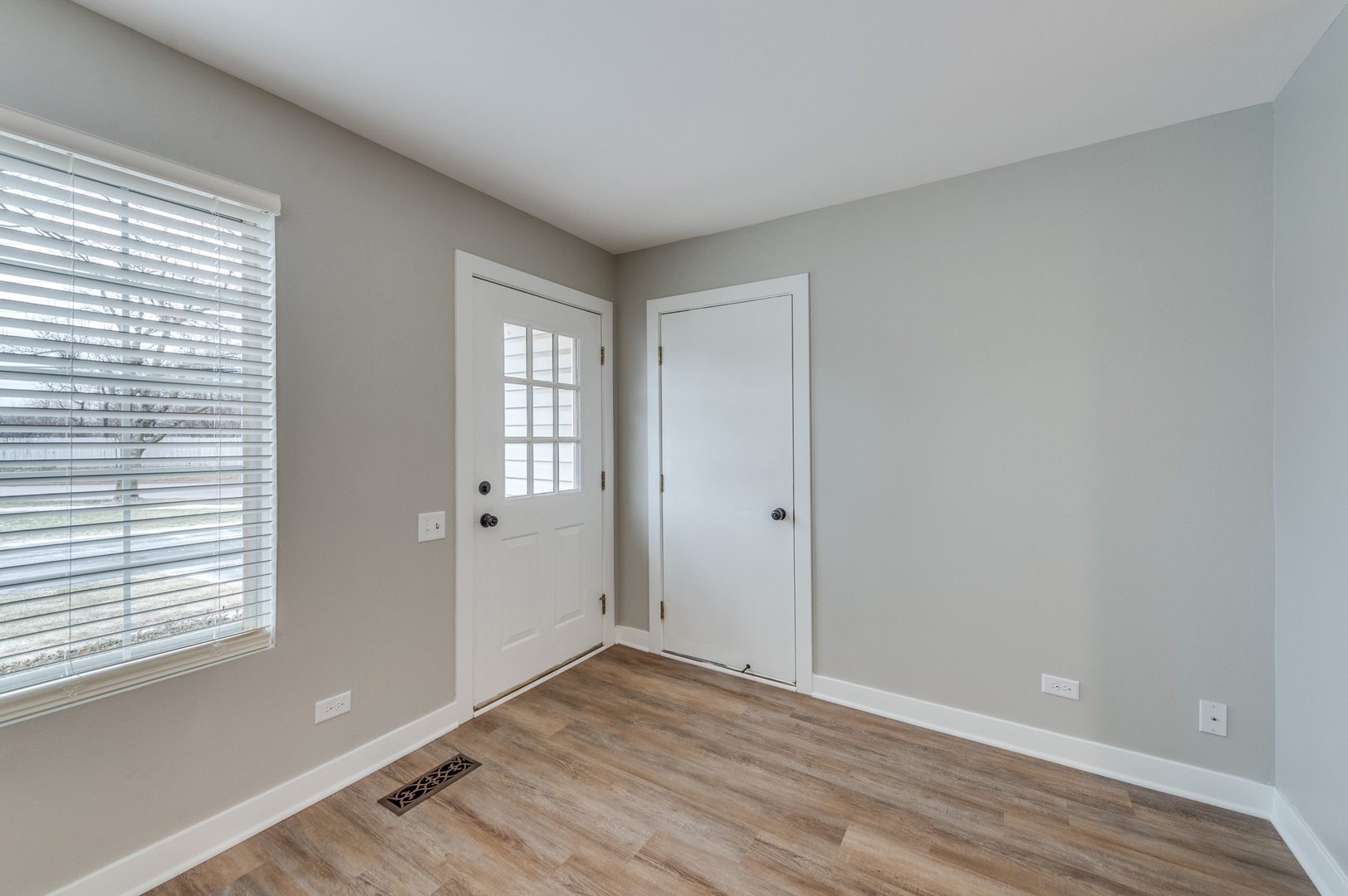 1412 Normantown Road Naperville, IL 60564 - Photo 4 of 22 Gallery Image 4