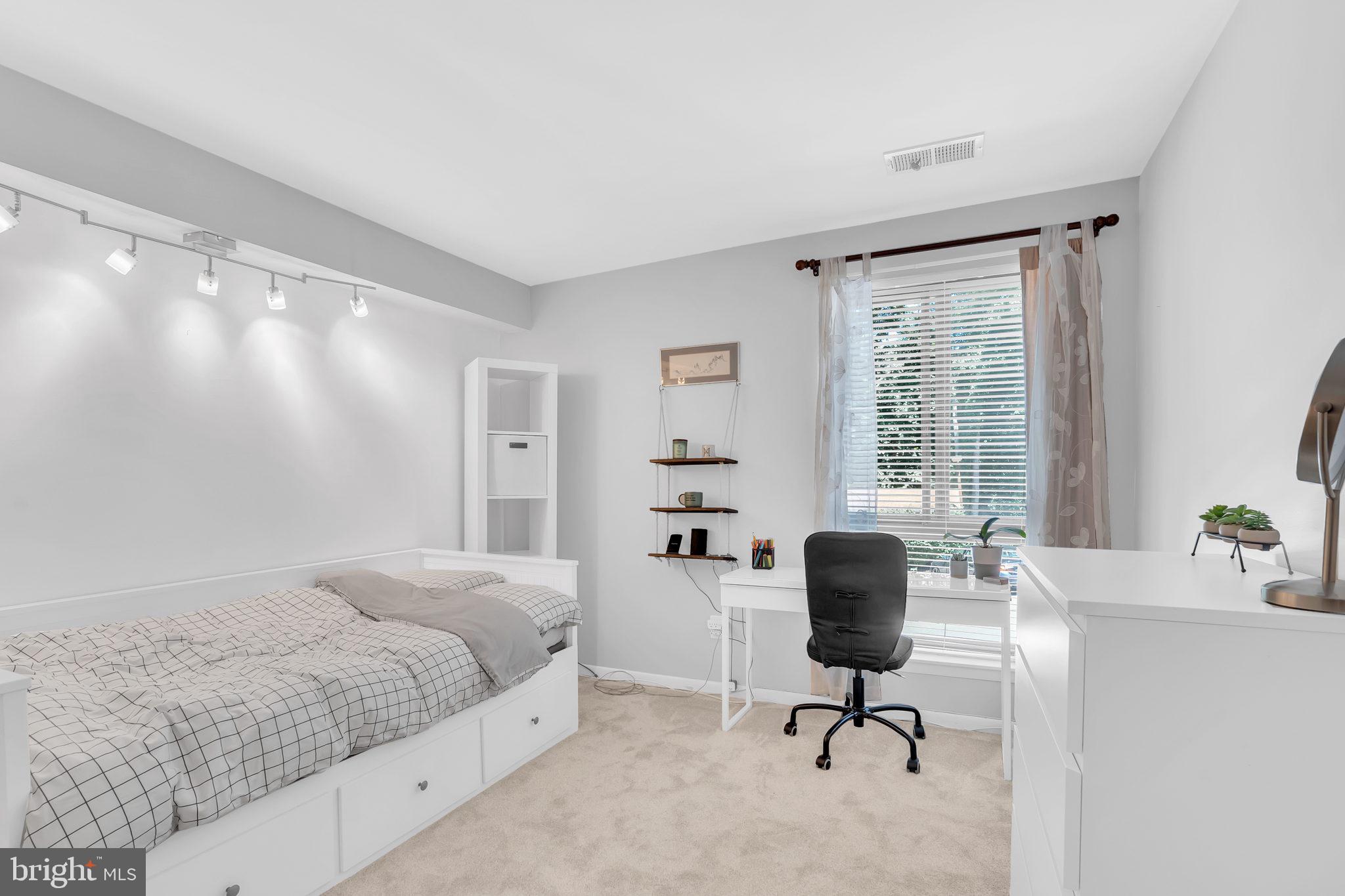 11236 Chestnut Grove Square, Unit 162 Reston, VA 20190 - Photo 17 of 24 Gallery Image 17