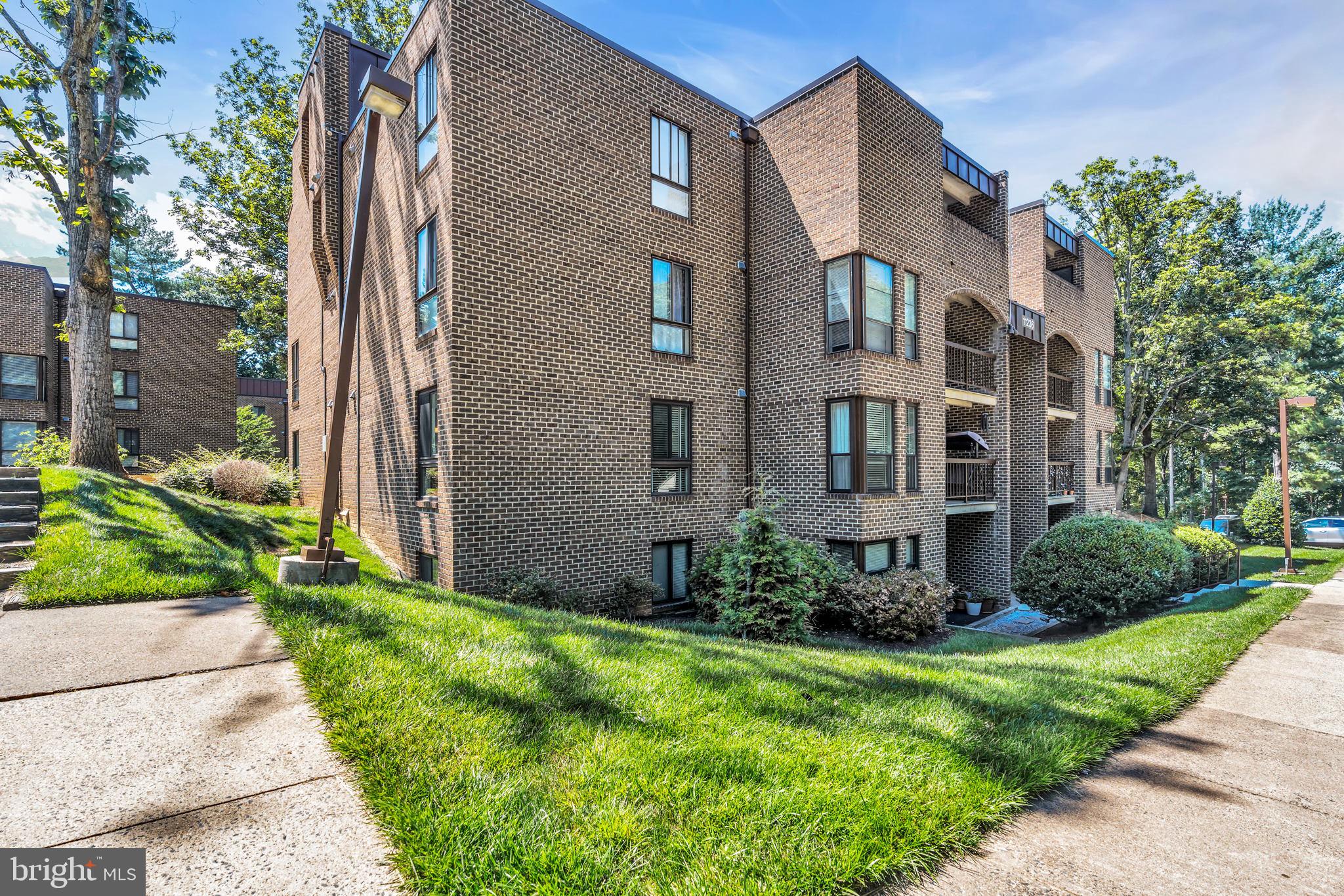 11236 Chestnut Grove Square, Unit 162 Reston, VA 20190 - Photo 3 of 24 Gallery Image 3
