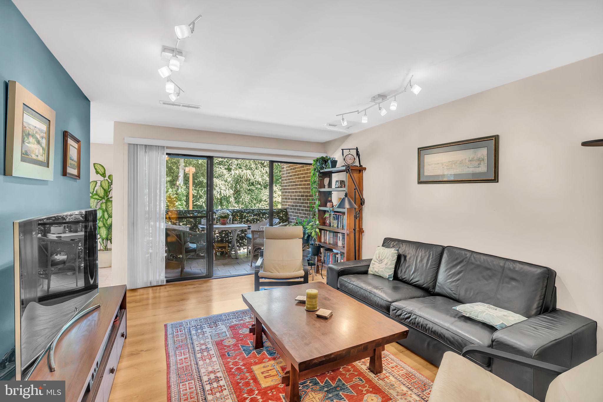 11236 Chestnut Grove Square, Unit 162 Reston, VA 20190 - Photo 4 of 24 Gallery Image 4