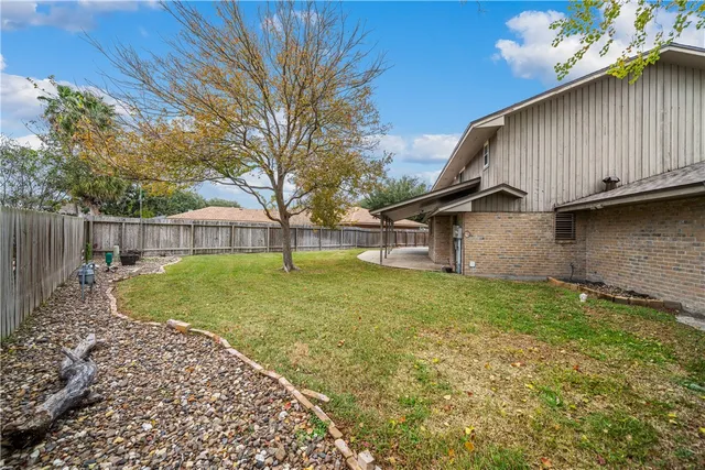 a view of a house with a backyard
