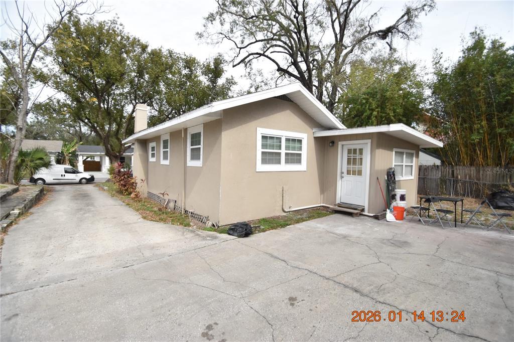 907 East Patterson Street Tampa, FL 33604 - Photo 31 of 35 a view of a house with a patio