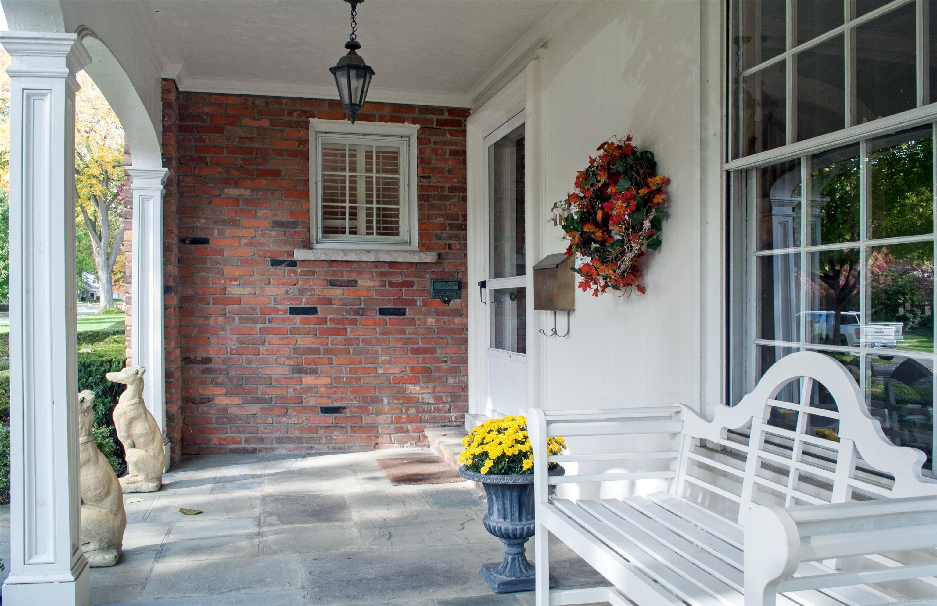 118 Moran Road Grosse Pointe, MI 48236 - Photo 6 of 76 50130609-3DC9CDAF-11E0-4387-9603-364CAB84C775.JPG