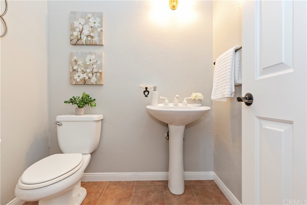 33425 Monte Verde Temecula, CA 92592 - Photo 38 of 68 a bathroom with a sink toilet and a mirror