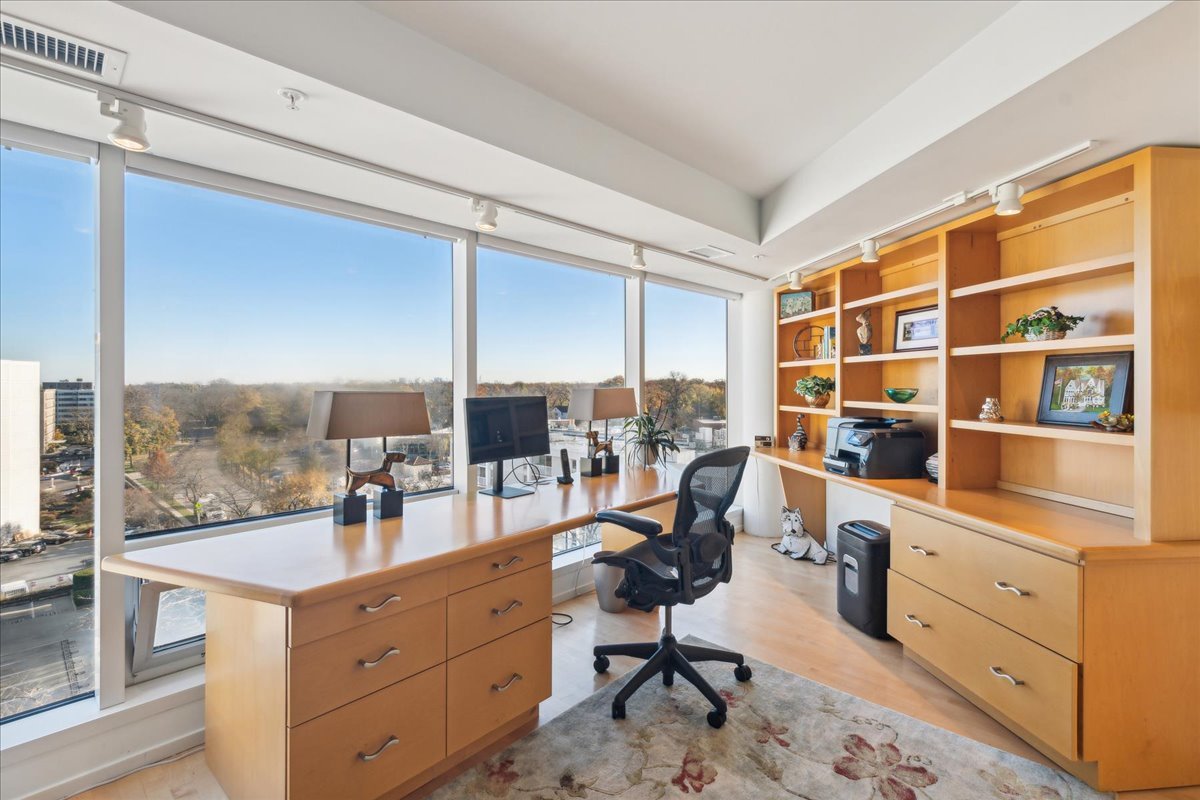 1618 Sheridan Road, Unit PH Wilmette, IL 60091 - Photo 23 of 49 a room with a desk chairs and a workspace
