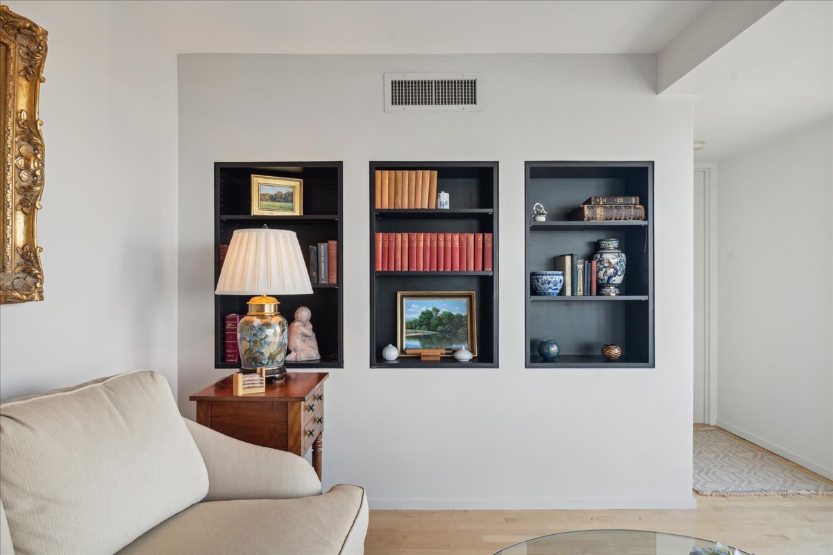 1618 Sheridan Road, Unit PH Wilmette, IL 60091 - Photo 10 of 49 a living room with furniture and a fireplace