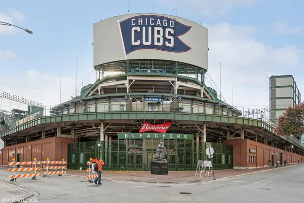 $3,950 | 3542 North Halsted Street, Unit 2, Chicago, IL 60657