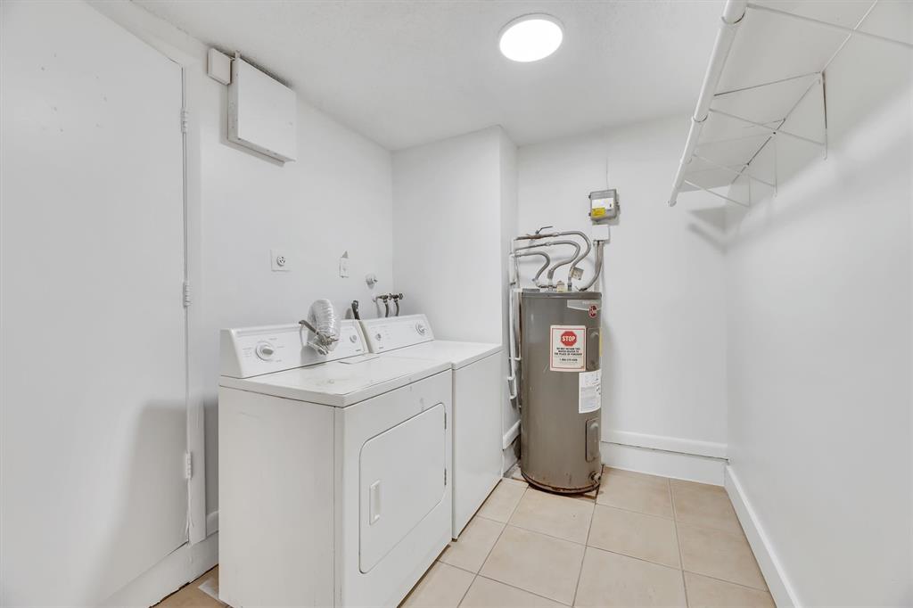 180 Southwest 78th Avenue Margate, FL 33068 - Photo 17 of 40 a utility room with dryer and washer