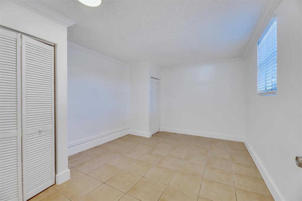 180 Southwest 78th Avenue Margate, FL 33068 - Photo 18 of 40 a view of room