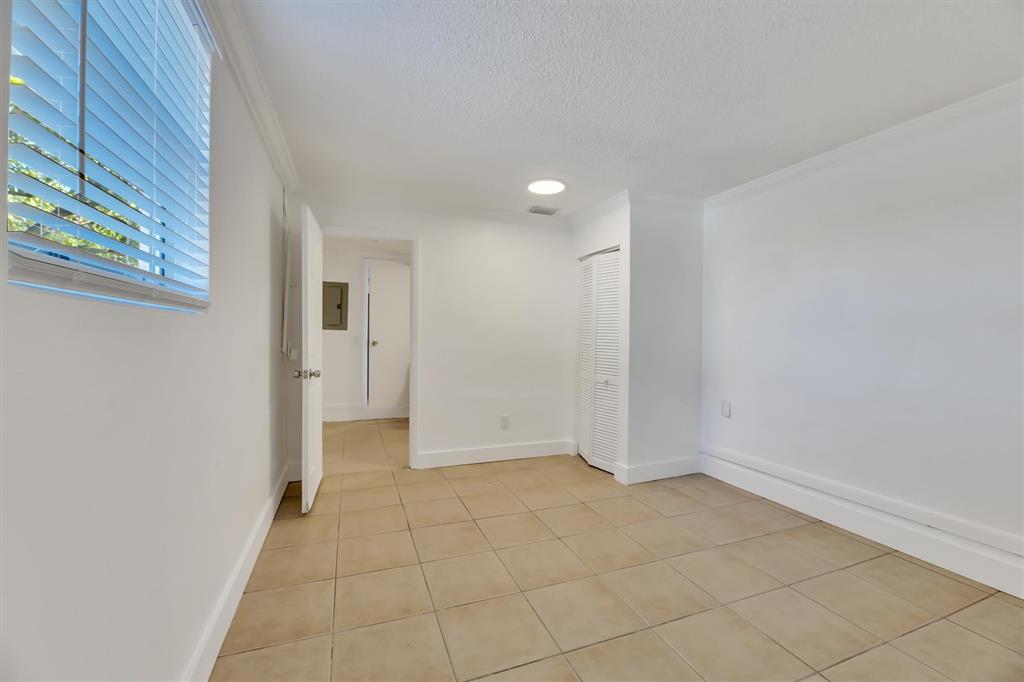 180 Southwest 78th Avenue Margate, FL 33068 - Photo 19 of 40 a view of an empty room