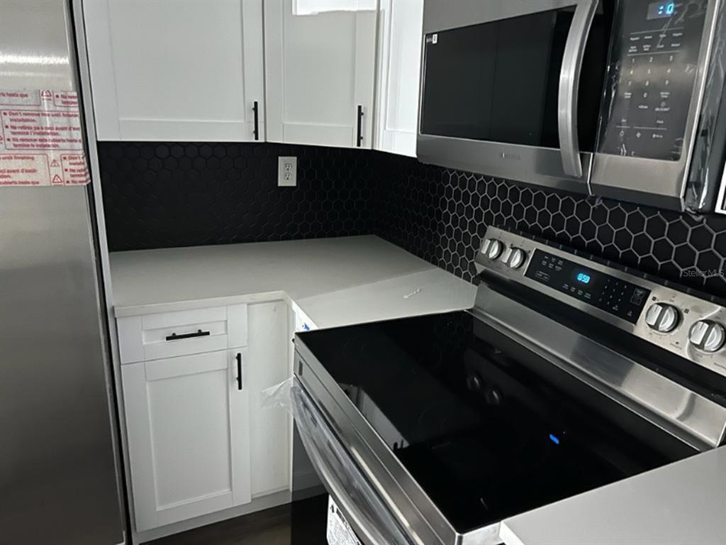 39638 Sunvalley Drive Zephyrhills, FL 33542 - Photo 4 of 14 a close view of kitchen sink