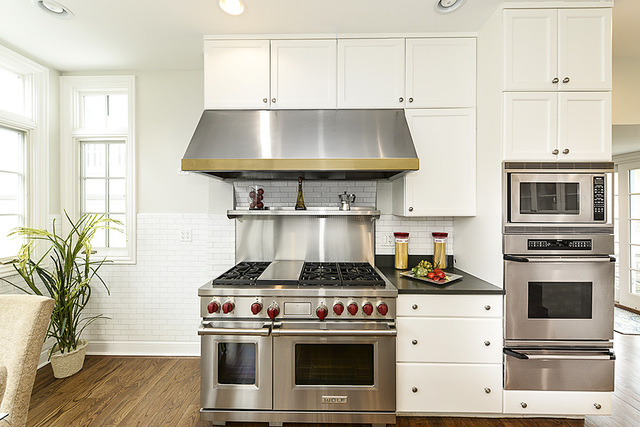 227 Raleigh Road Kenilworth, IL 60043 - Photo 7 of 40 a stove top oven sitting inside of a kitchen