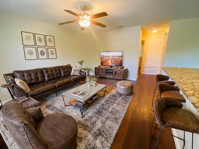 $950 | 4903 Merritt Drive, Unit D, Austin, TX 78744