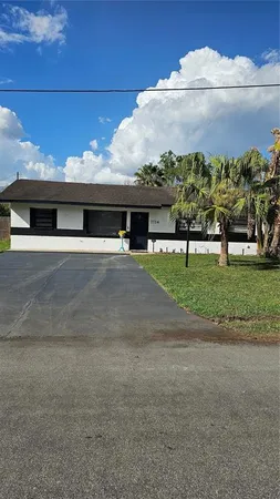 $4,000 | 7714 Deleuil Avenue, Tampa, FL 33610