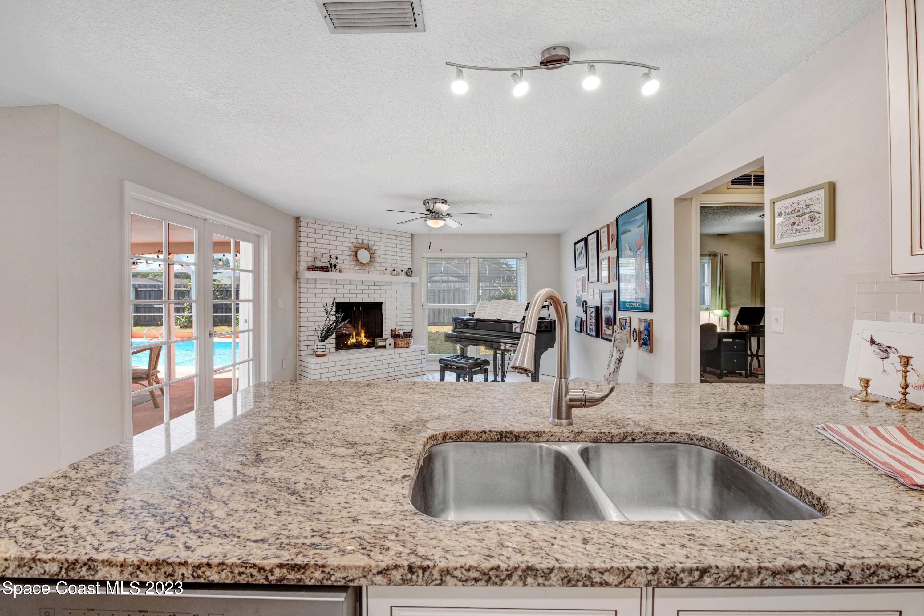 3665 Linnea Road Merritt Island, FL 32952 - Photo 15 of 40 3665 Linnea Rd Mi KItchen V4