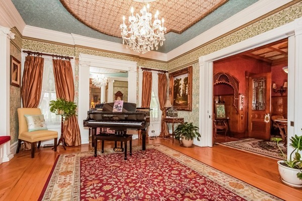 126 Clarendon Street Springfield, MA 01109 - Photo 5 of 29 Gallery Image 5