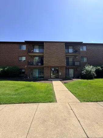 $1,800 | 7435 Tiffany Drive, Unit 2C, Orland Park, IL 60462