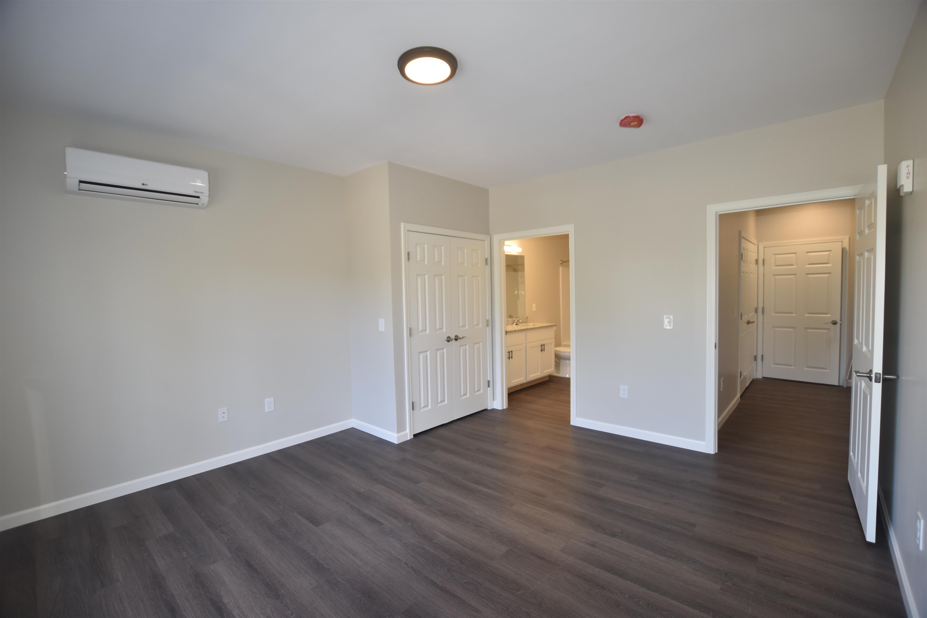 217 Rockingham Road, Unit 304 Londonderry, NH 03053 - Photo 7 of 14