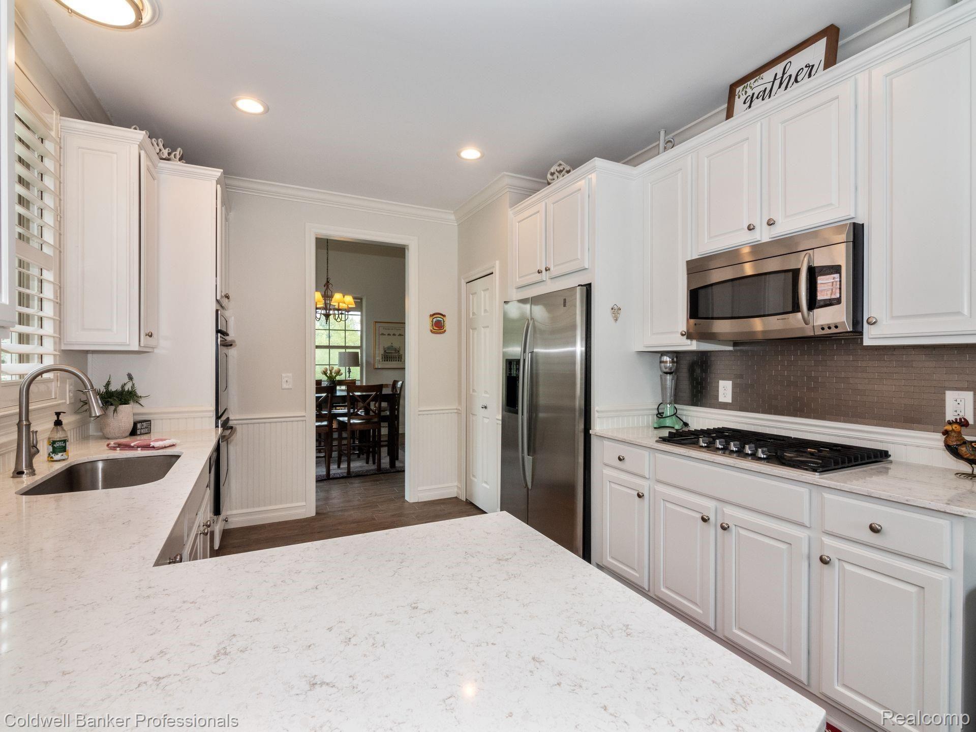 3817 Winding Brk Circle Rochester, MI 48309 - Photo 12 of 46 12.jpg