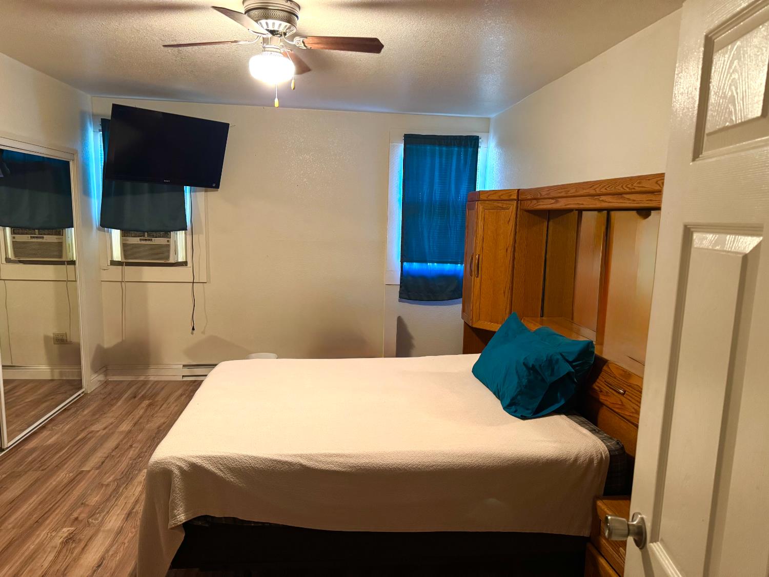 13911 River Road Walnut Grove, CA 95690 - Photo 5 of 9 a bedroom with a bed and a closet