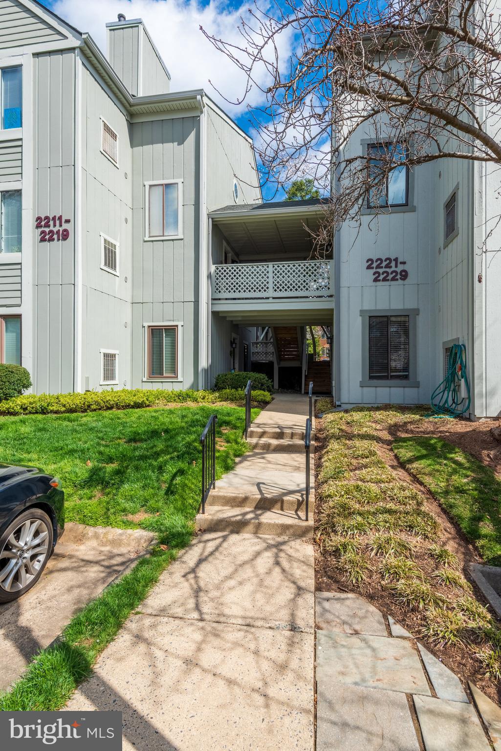 2221 Hunter's Run Drive, Unit 2221 Reston, VA 20191 - Photo 3 of 42 Gallery Image 3