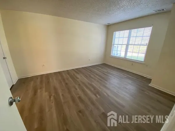 $2,850 | 83 Des Moines Court, Tinton Falls, NJ 07712