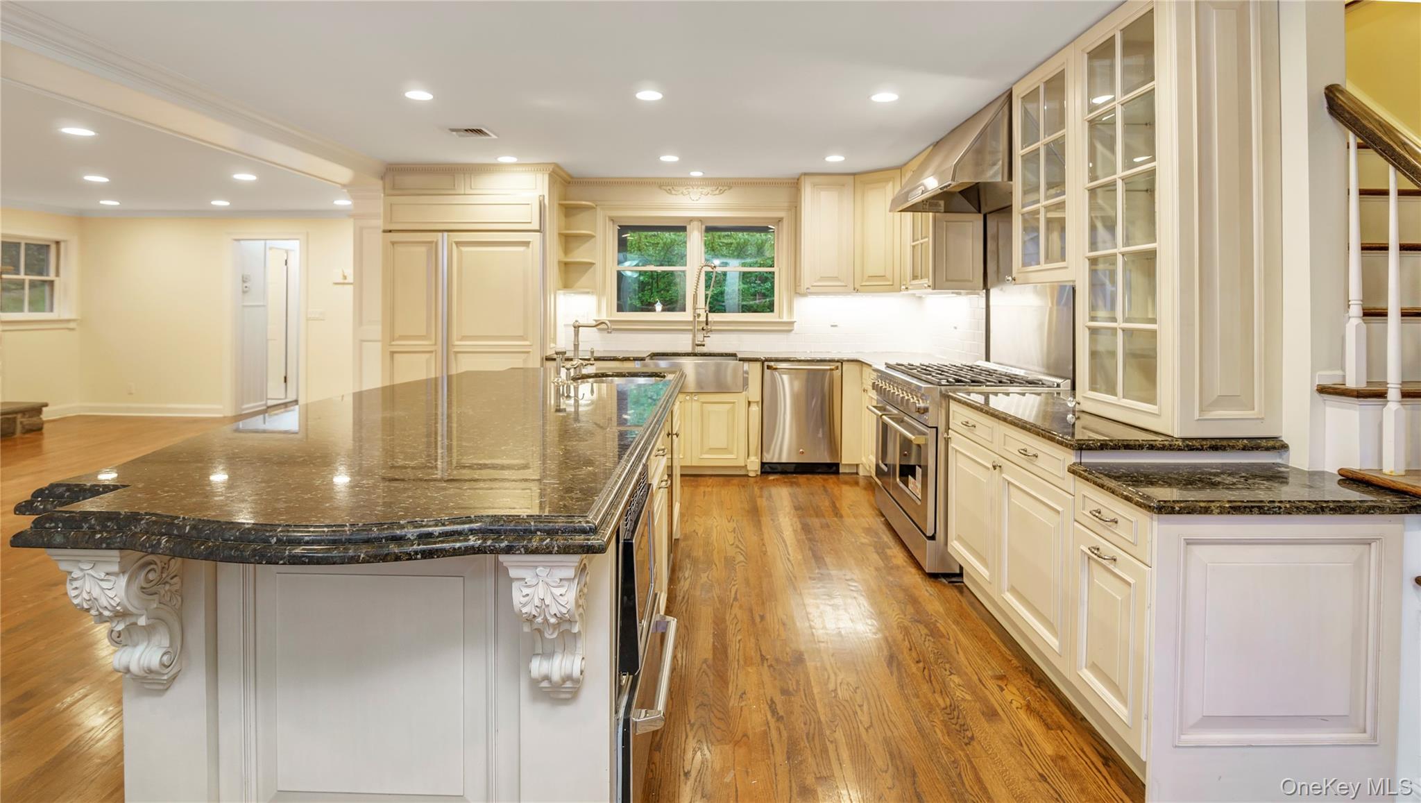 113 Buckram Road Locust Valley, NY 11560 - Photo 10 of 20 Chef's Kitchen
