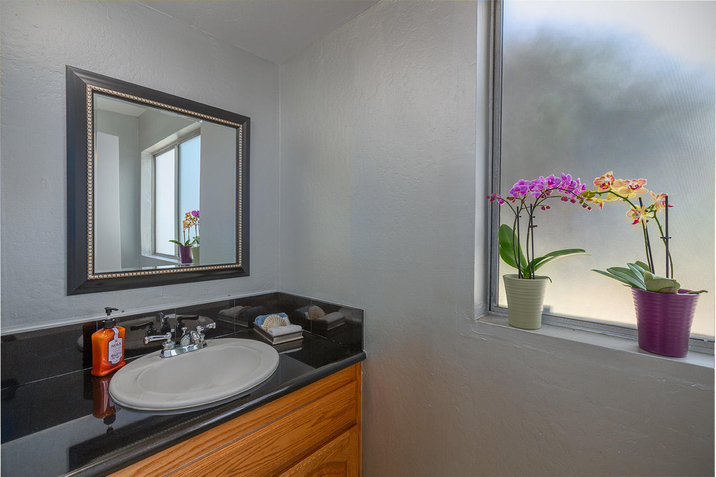 33 North San Marcos Road, Unit A Santa Barbara, CA 93111 - Photo 9 of 26 Downstairs Half Bath