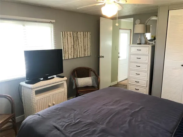 $2,400 | 4903 2nd B Street East, Bradenton, FL 34203