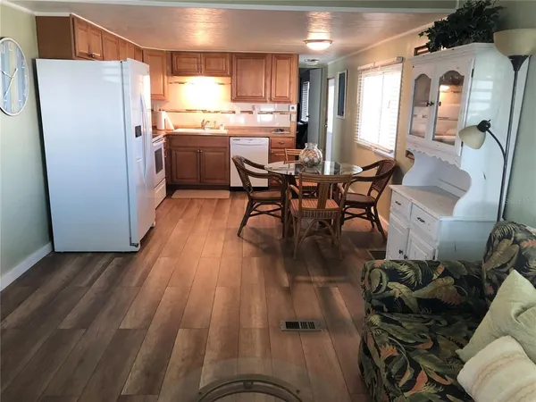 $2,400 | 4903 2nd B Street East, Bradenton, FL 34203