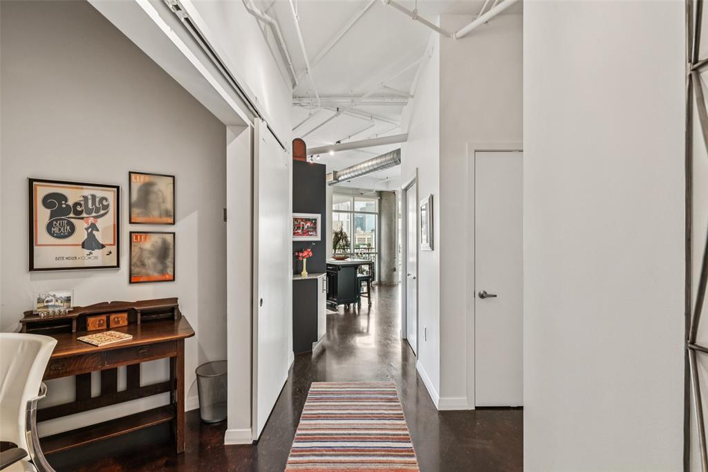 1001 Belleview Street, Unit 708 Dallas, TX 75215 - Photo 23 of 40 a view of a hallway with wooden floor and a workspace
