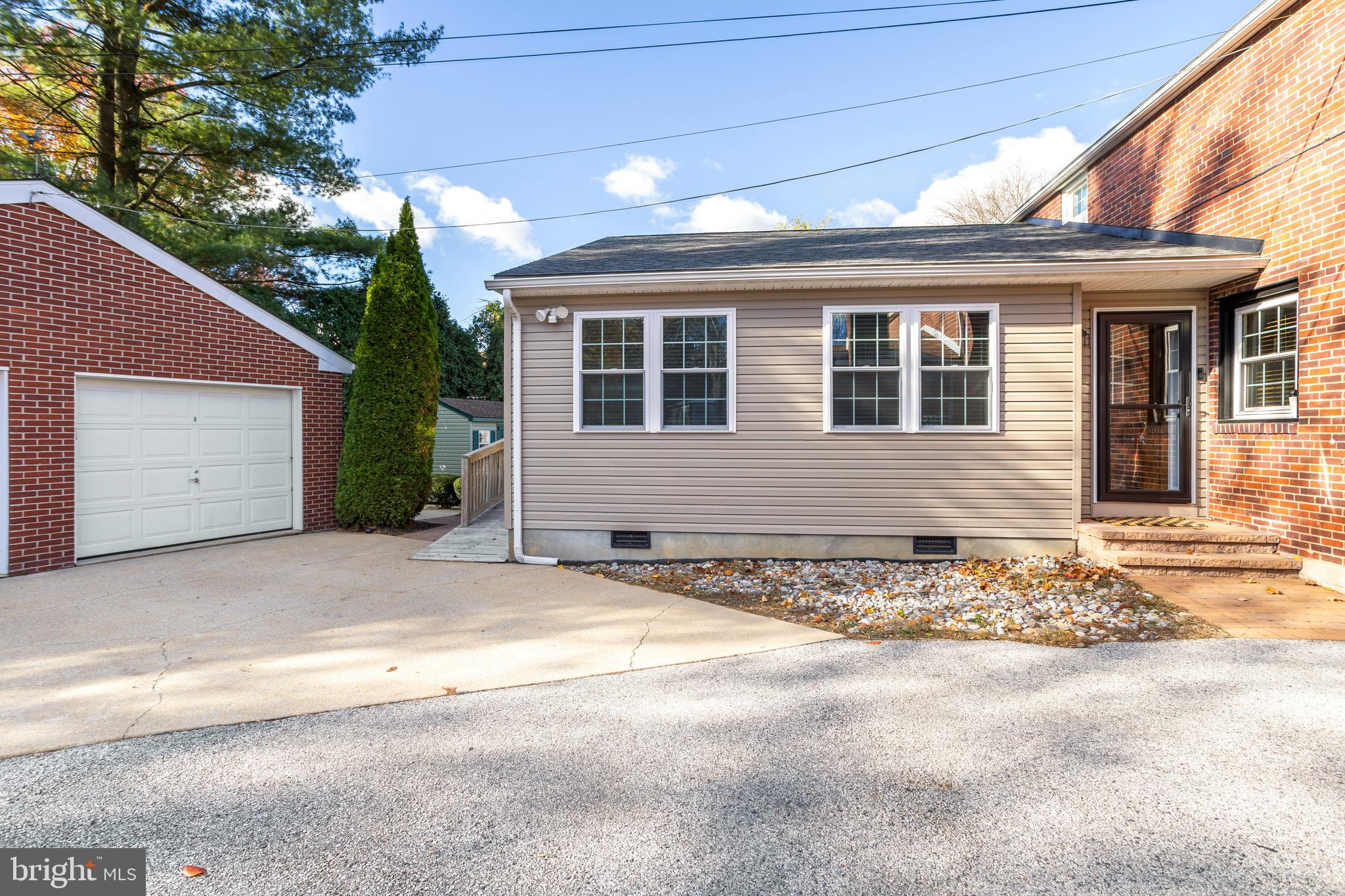 610 Hey Lane Springfield, PA 19064 - Photo 3 of 32
