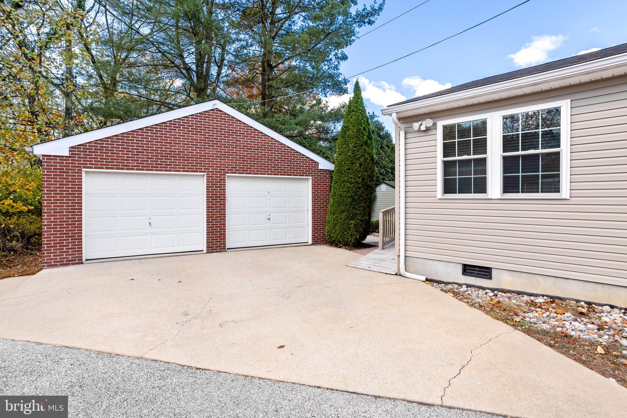 610 Hey Lane Springfield, PA 19064 - Photo 4 of 32