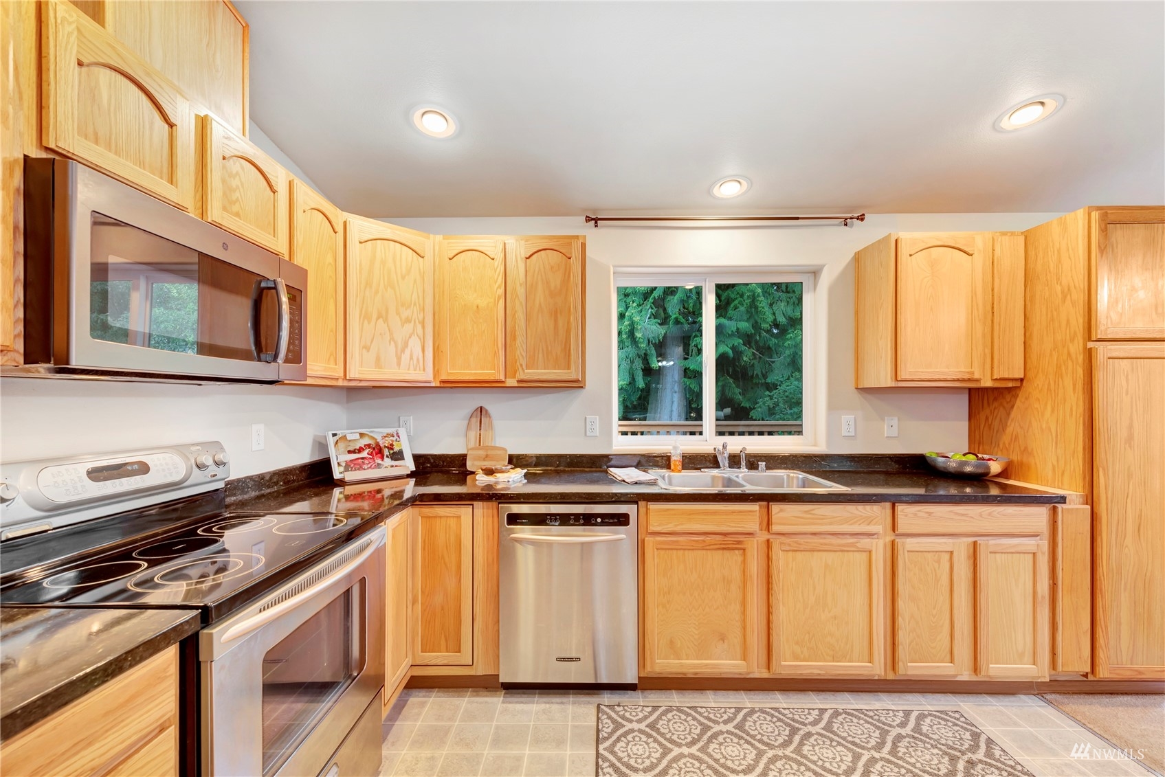 6783 Holst Road Clinton, WA 98236 - Photo 6 of 27 Gallery Image 6