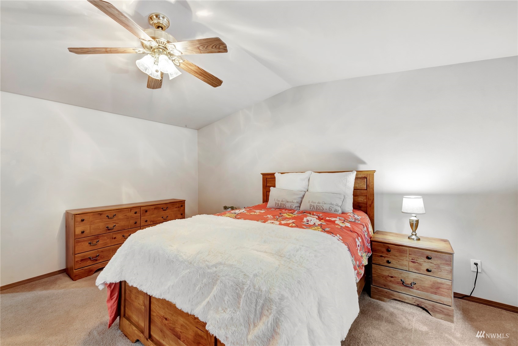 6783 Holst Road Clinton, WA 98236 - Photo 10 of 27 Gallery Image 10