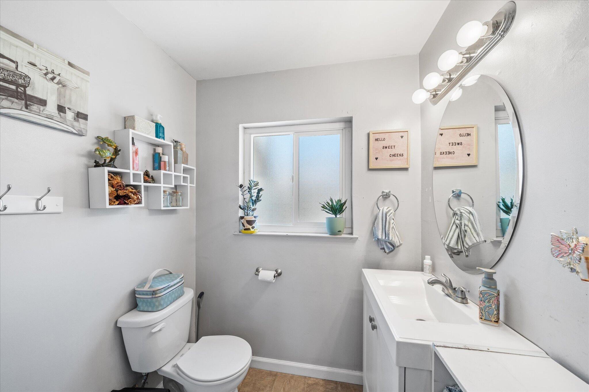 2164 Oxford Road Redding, CA 96002 - Photo 15 of 29 15-BiggerFlow Real Estate Media-15