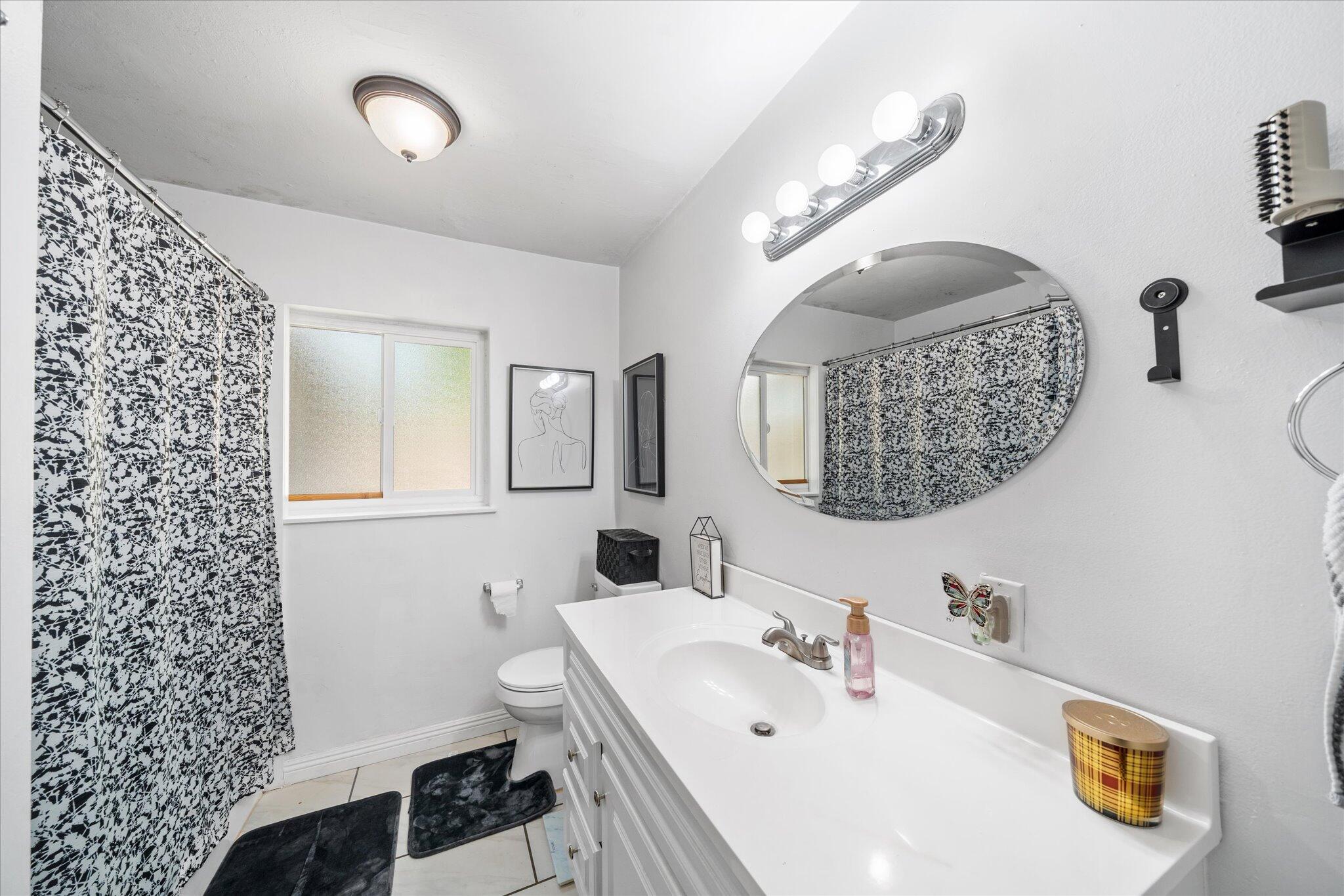 2164 Oxford Road Redding, CA 96002 - Photo 19 of 29 19-BiggerFlow Real Estate Media-19