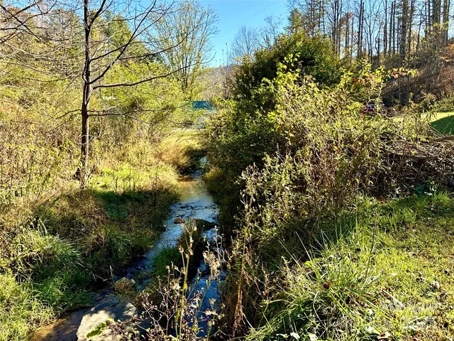 $397,900 | 208 Murdock Road, Bakersville, NC 28705