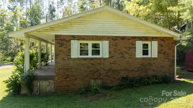 $397,900 | 208 Murdock Road, Bakersville, NC 28705