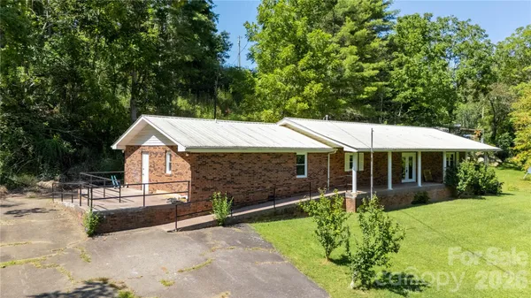 $379,000 | 208 Murdock Road, Bakersville, NC 28705