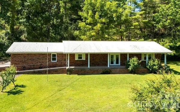 $379,000 | 208 Murdock Road, Bakersville, NC 28705