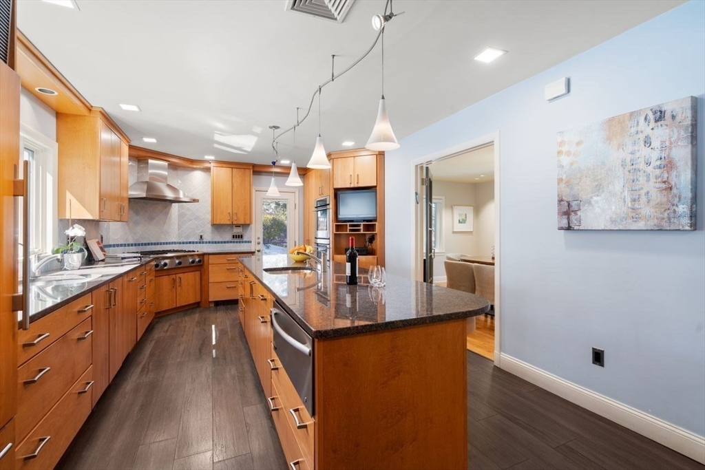 52 Clinton Road Brookline, MA 02445 - Photo 10 of 38