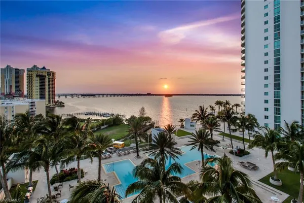 $3,000 | 3000 Oasis Grand Boulevard, Unit 401, Fort Myers, FL 33916