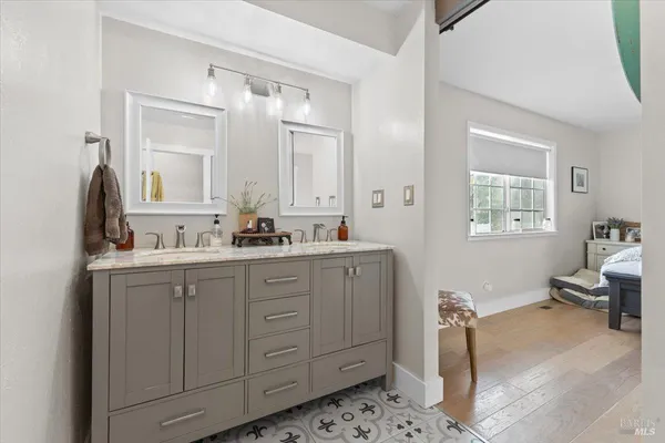 a en suite bathroom with double sink and a mirror