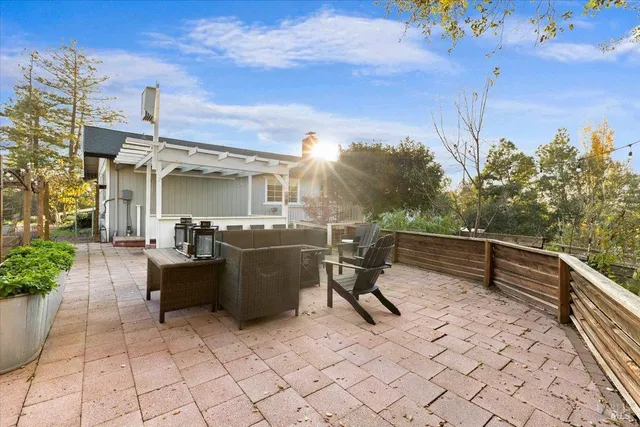 $1,525,000 | 10465 Pelham Drive, Windsor, CA 95492