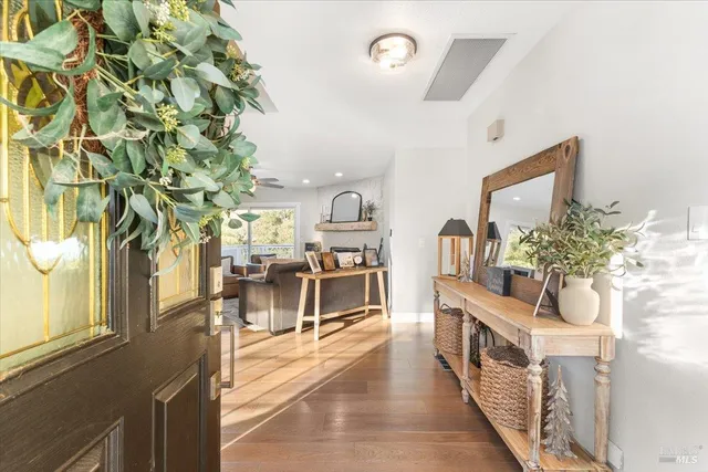 $1,525,000 | 10465 Pelham Drive, Windsor, CA 95492