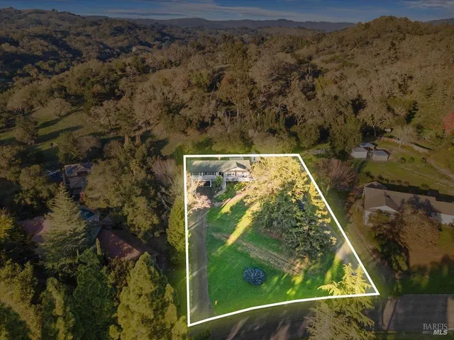 $1,525,000 | 10465 Pelham Drive, Windsor, CA 95492