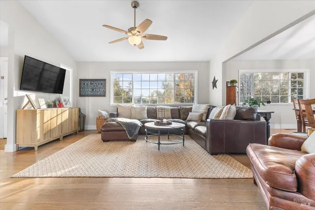 $1,525,000 | 10465 Pelham Drive, Windsor, CA 95492